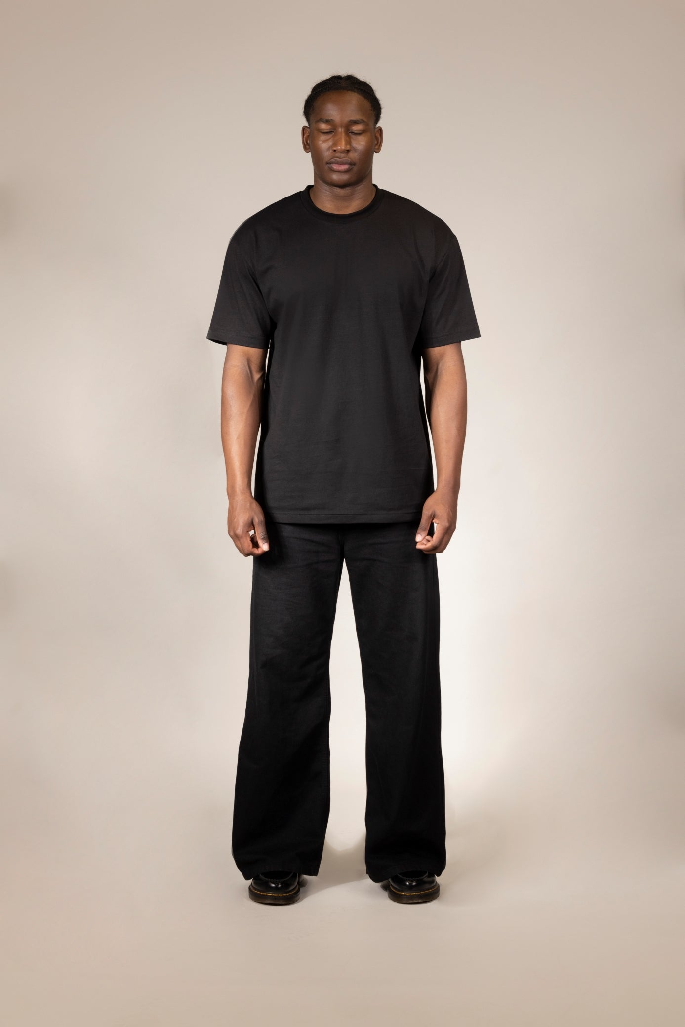 REGULAR FIT BLACK