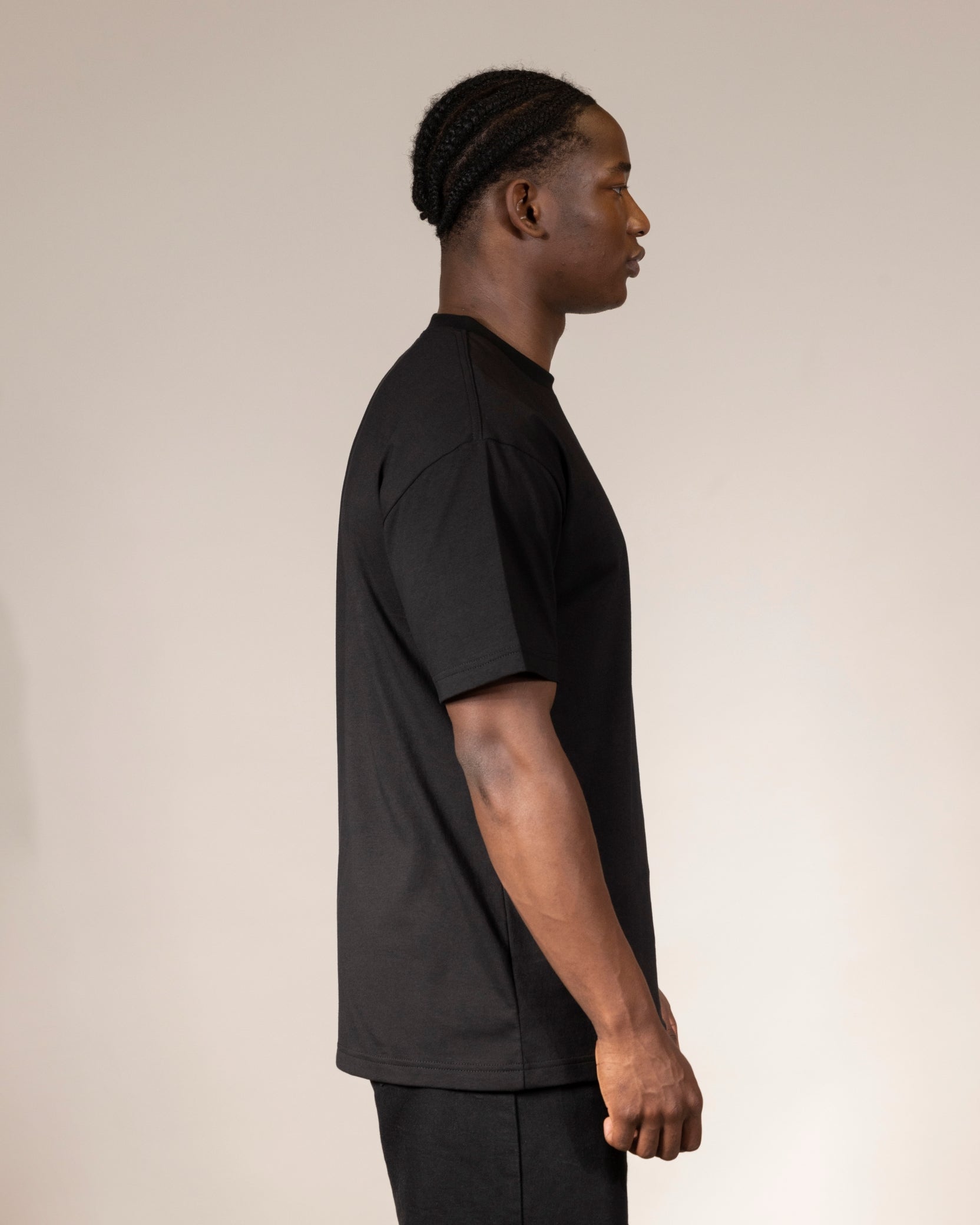 REGULAR FIT BLACK