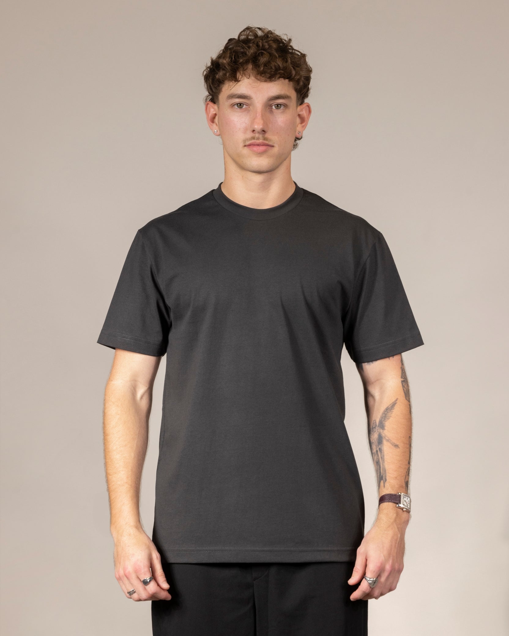 REGULAR FIT WASHED BLACK