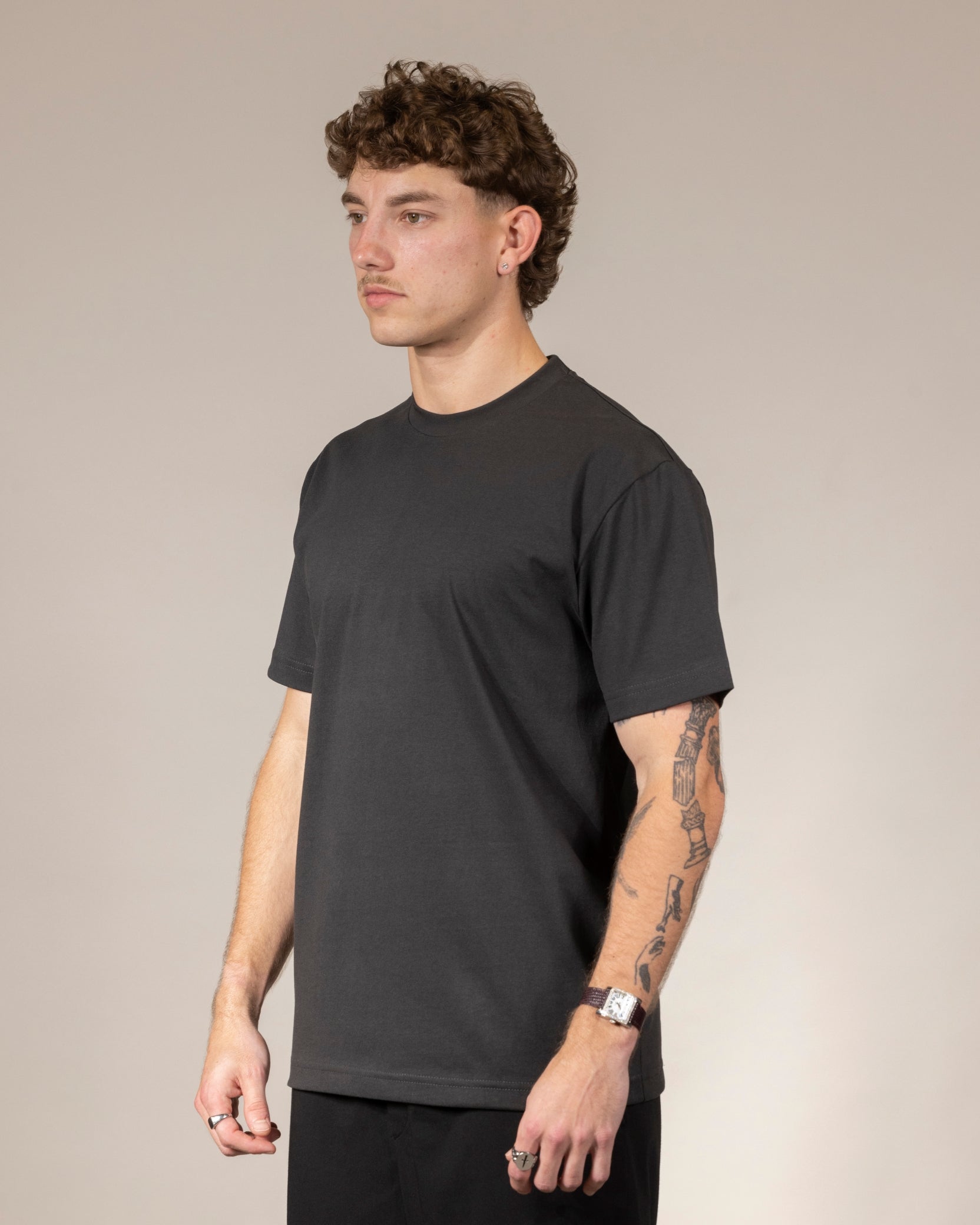REGULAR FIT WASHED BLACK